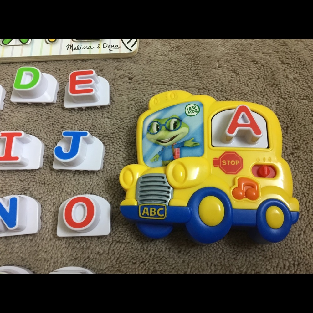 Melissa and Doug Peg Puzzle & Leapfrog Phonics Toy - Picture 5 of 12